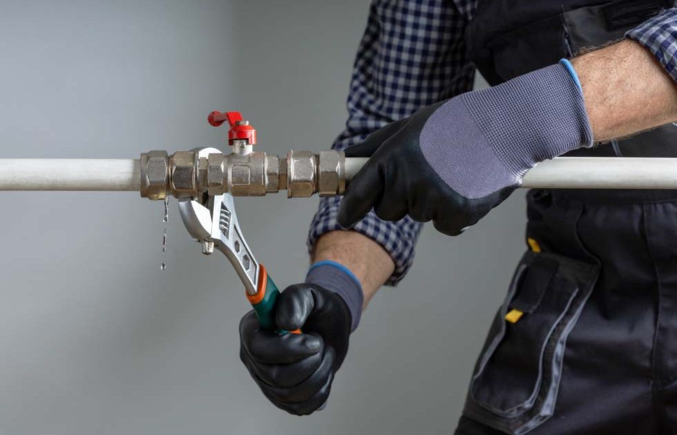 Réparation d'une fuite sur une canalisation d'alimentation en eau